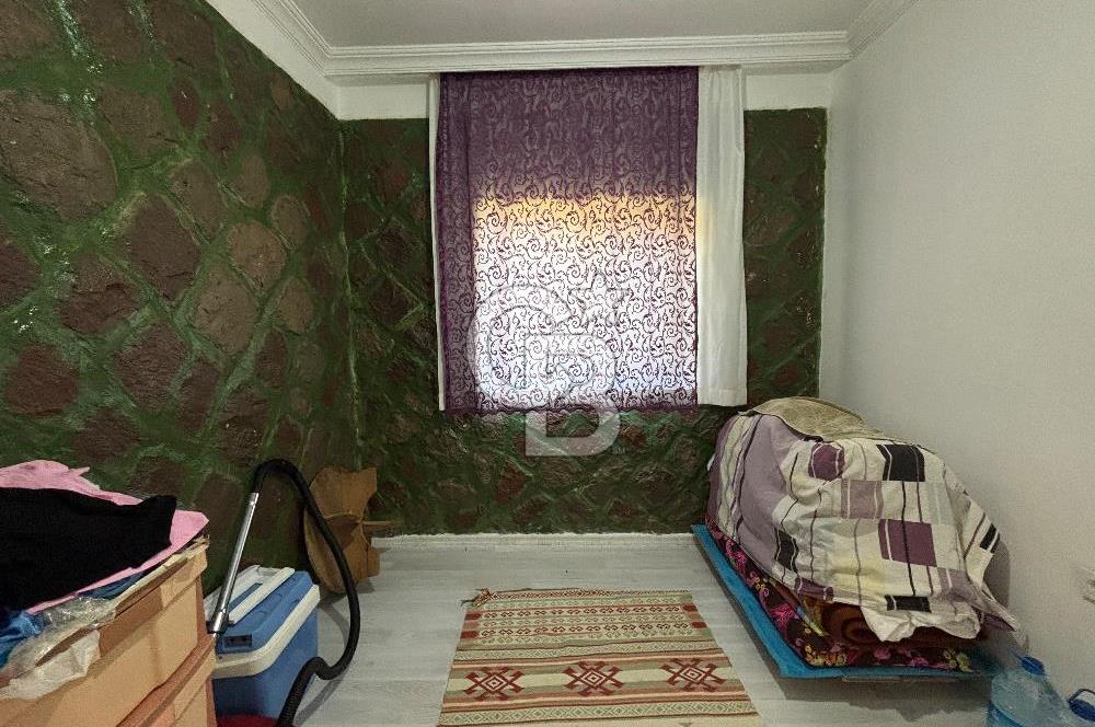 GÖLBAŞI MAHMATLIBAHÇEDE 1 DÖNÜM TARLA ÜZERİNDE SATILIK TAŞ EV