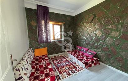 GÖLBAŞI MAHMATLIBAHÇEDE 1 DÖNÜM TARLA ÜZERİNDE SATILIK TAŞ EV
