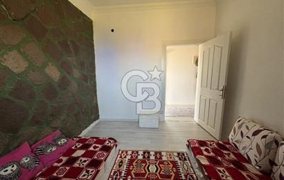 GÖLBAŞI MAHMATLIBAHÇEDE 1 DÖNÜM TARLA ÜZERİNDE SATILIK TAŞ EV