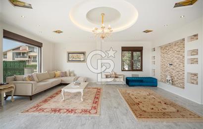 DEMİRCİ DE ORMAN VE ŞEHİR MANZARALI MÜSTAKİL VİLLA