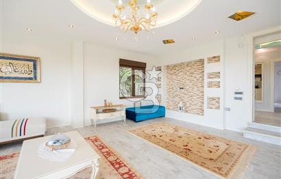DEMİRCİ DE ORMAN VE ŞEHİR MANZARALI MÜSTAKİL VİLLA