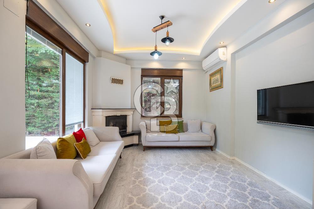 DEMİRCİ DE ORMAN VE ŞEHİR MANZARALI MÜSTAKİL VİLLA