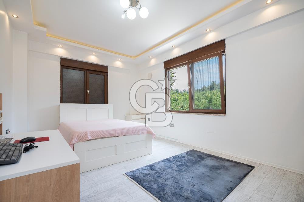 DEMİRCİ DE ORMAN VE ŞEHİR MANZARALI MÜSTAKİL VİLLA