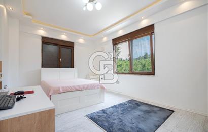 DEMİRCİ DE ORMAN VE ŞEHİR MANZARALI MÜSTAKİL VİLLA