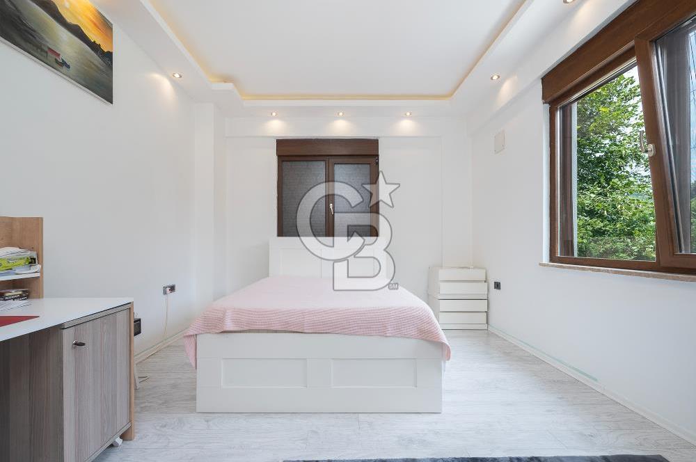 DEMİRCİ DE ORMAN VE ŞEHİR MANZARALI MÜSTAKİL VİLLA