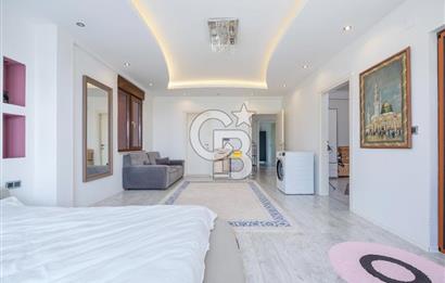 DEMİRCİ DE ORMAN VE ŞEHİR MANZARALI MÜSTAKİL VİLLA