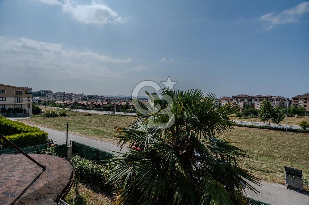 DEMİRCİ DE ORMAN VE ŞEHİR MANZARALI MÜSTAKİL VİLLA