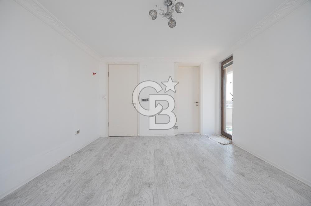 DEMİRCİ DE ORMAN VE ŞEHİR MANZARALI MÜSTAKİL VİLLA