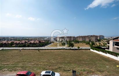 DEMİRCİ DE ORMAN VE ŞEHİR MANZARALI MÜSTAKİL VİLLA