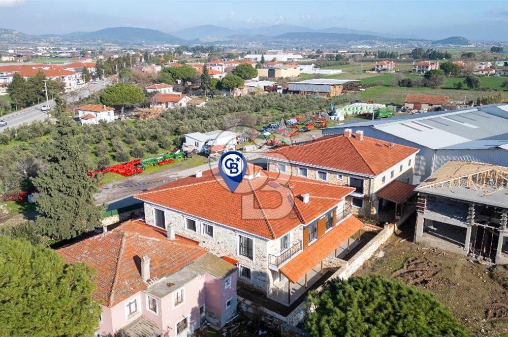 Foça Kazım Dirik Mahallesinde Anayola Yakın Satılık 3+1 Villa