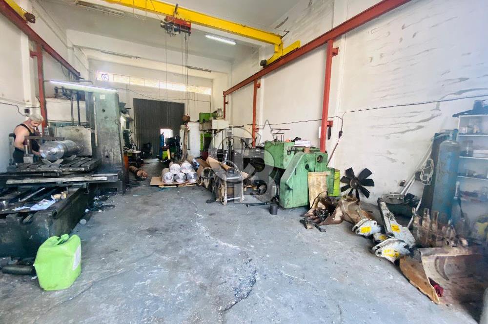 Bornova Kemalpaşa Caddesi Ambarlar Sitesinde Satılık Dükkan