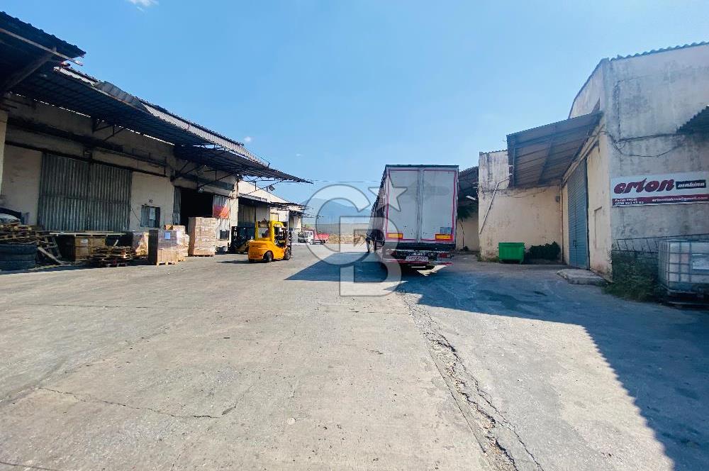 Bornova Kemalpaşa Caddesi Ambarlar Sitesinde Satılık Dükkan