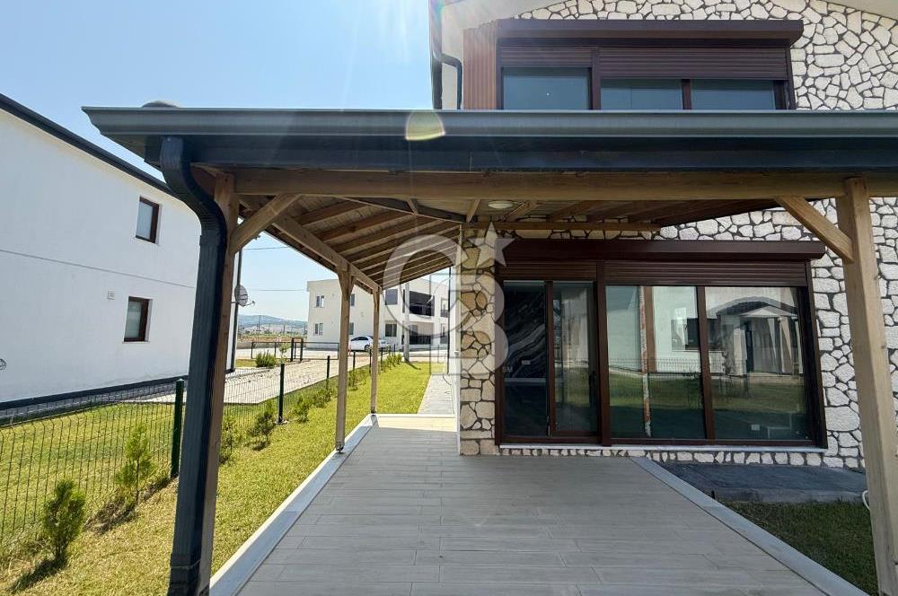 LAPSEKİ UMURBEY DENİZE SIFIR MÜSTAKİL BAHÇELİ 3+1