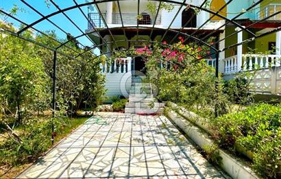  SEFERİHİSAR AKARCA DENİZE YÜRÜME MESAFESİ TRİPLEX SATILIK VİLLA
