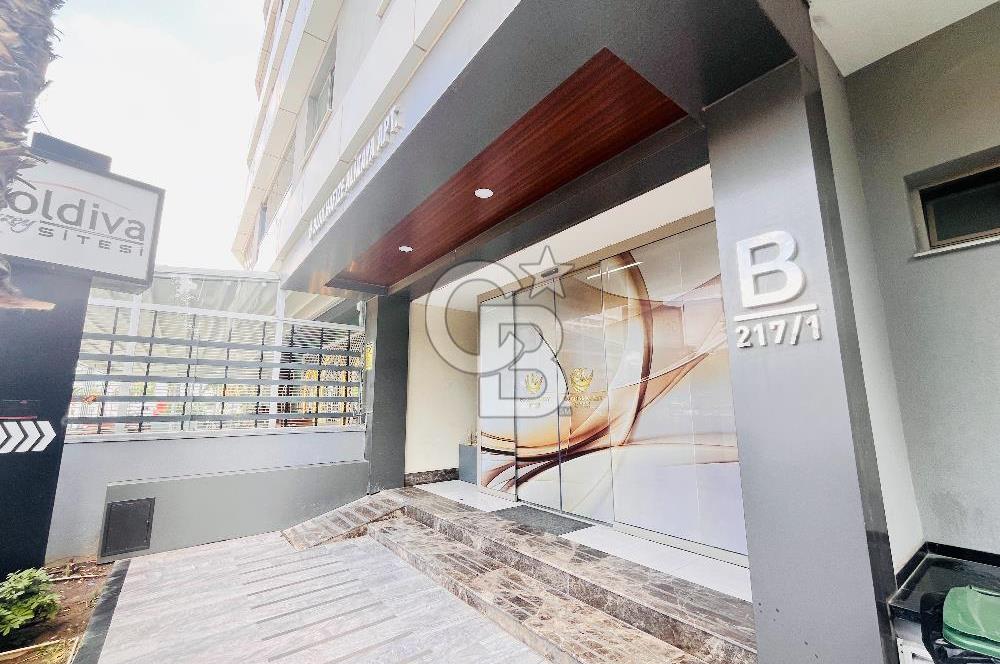 Bornova Goldiva Kuzey Sitesinde Satılık Kiracısız 2+1 Boş Daire