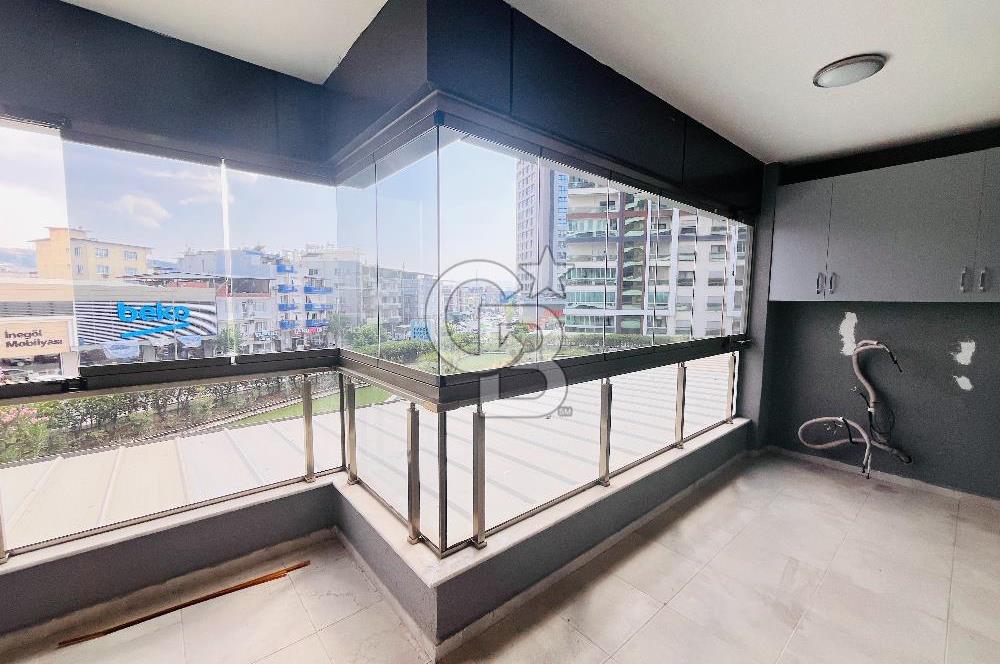 Bornova Goldiva Kuzey Sitesinde Satılık Kiracısız 2+1 Boş Daire