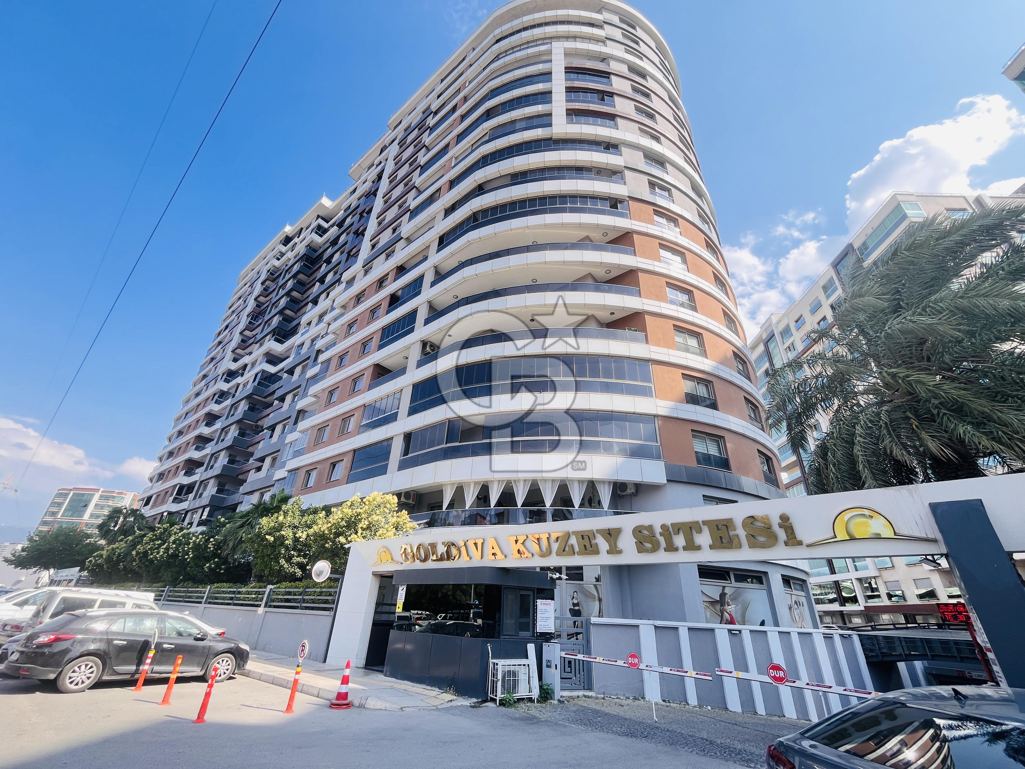 Bornova Goldiva Kuzey Sitesinde Satılık Kiracısız 2+1 Boş Daire