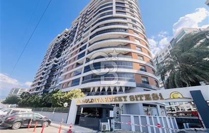 Bornova Goldiva Kuzey Sitesinde Satılık Kiracısız 2+1 Boş Daire
