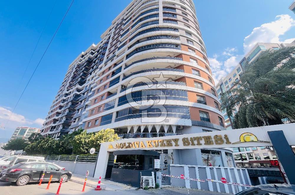 Bornova Goldiva Kuzey Sitesinde Satılık Kiracısız 2+1 Boş Daire