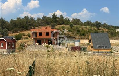 BORNOVA YAKAKÖY 300 M2 YOLA CEPHE SATILIK TARLA