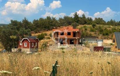 BORNOVA YAKAKÖY 300 M2 YOLA CEPHE SATILIK TARLA