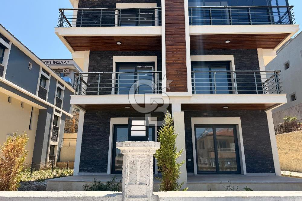FOÇA BAĞARASI 3+1 DUBLEKS BAHÇELİ SATILIK DAİRE