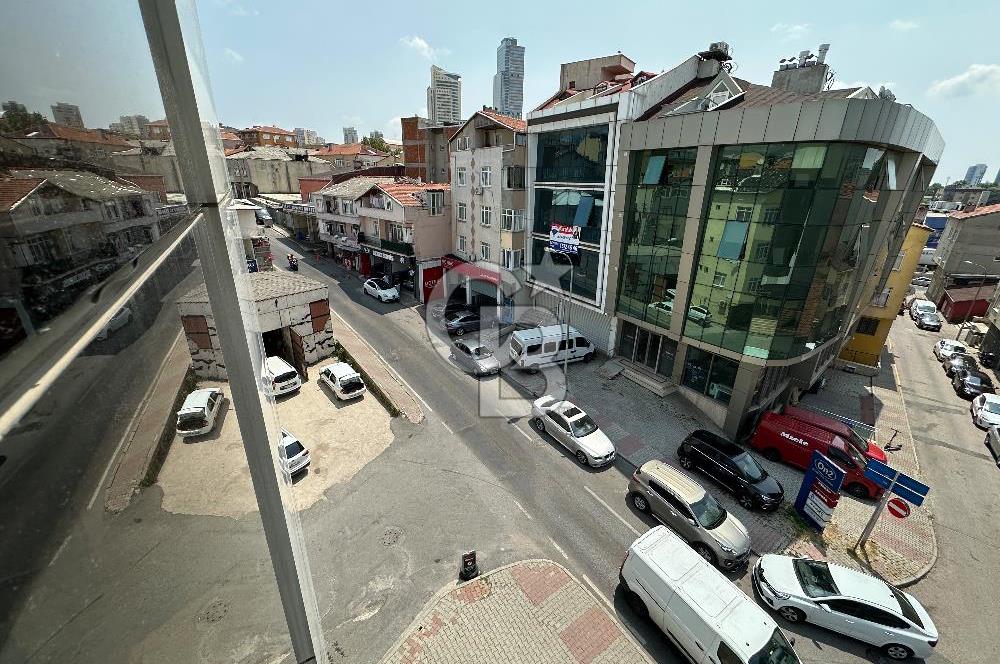 Yenisahra’da E-5 Metroya çok yakın konumda 450m2 Plaza İşyeri