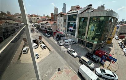 Yenisahra’da E-5 Metroya çok yakın konumda 450m2 Plaza İşyeri