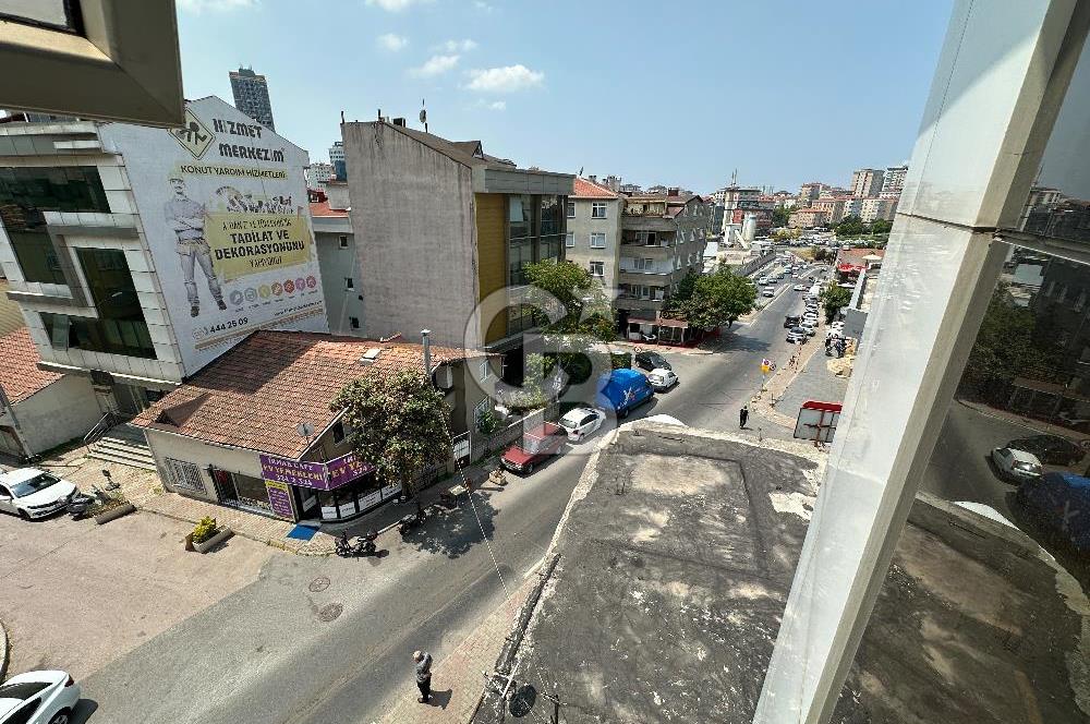 Yenisahra’da E-5 Metroya çok yakın konumda 450m2 Plaza İşyeri