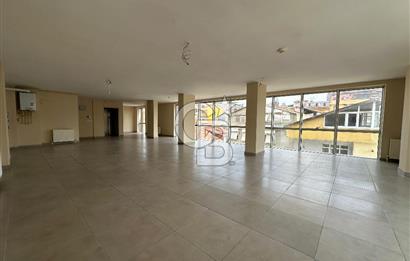 Yenisahra’da E-5 Metroya çok yakın konumda 450m2 Plaza İşyeri