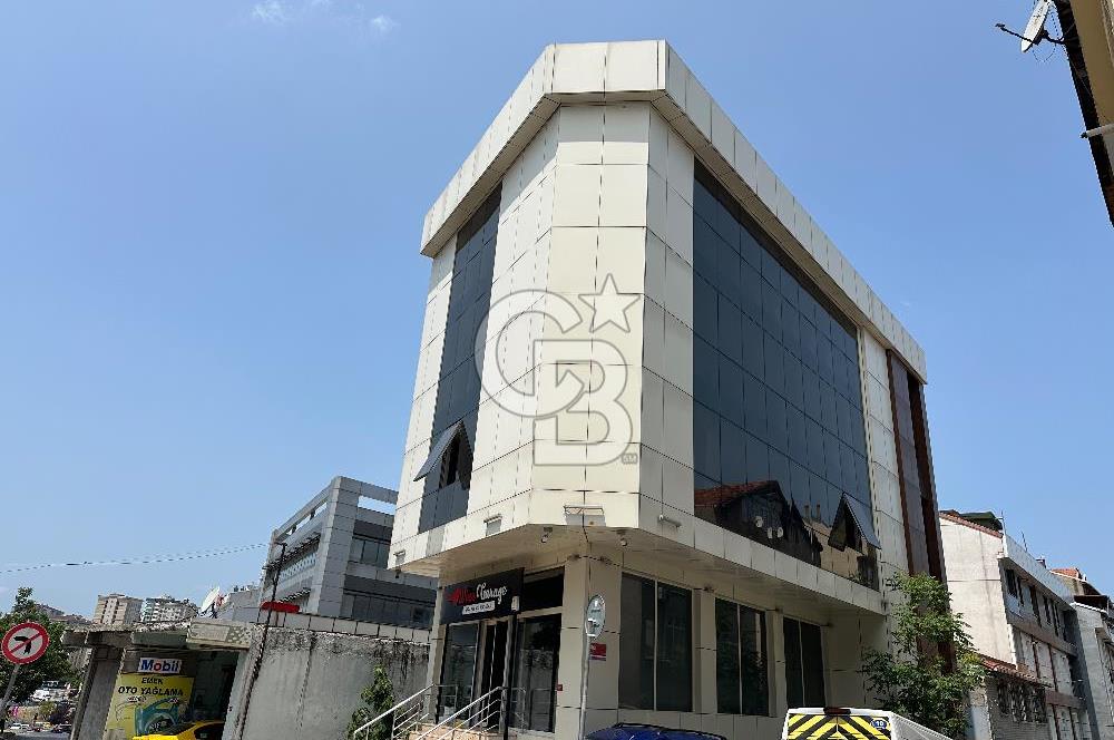Yenisahra’da E-5 Metroya çok yakın konumda 450m2 Plaza İşyeri