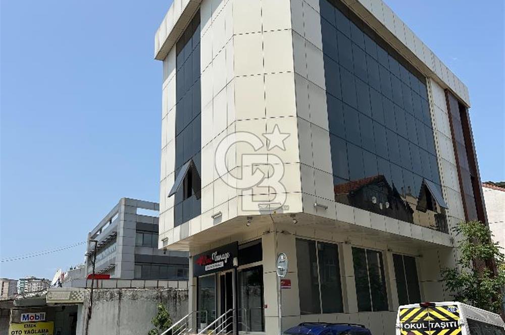 Yenisahra’da E-5 Metroya çok yakın konumda 450m2 Plaza İşyeri