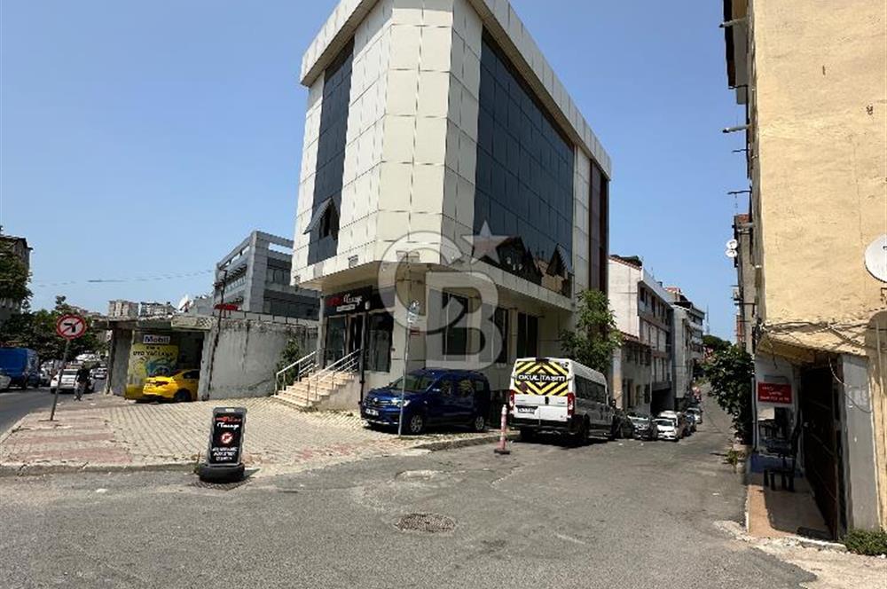 Yenisahra’da E-5 Metroya çok yakın konumda 450m2 Plaza İşyeri