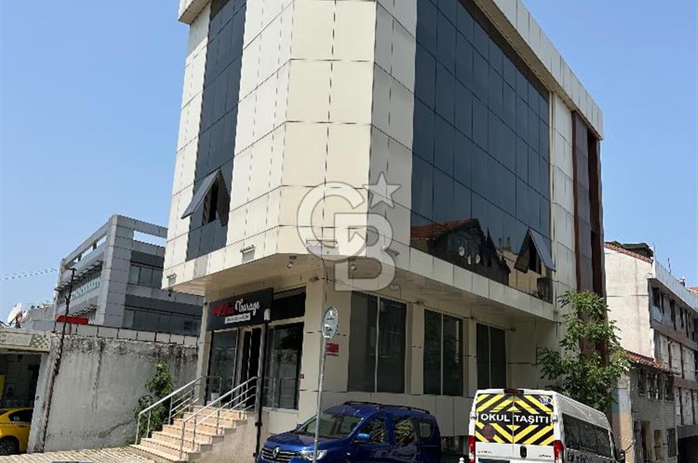 Yenisahra’da E-5 Metroya çok yakın konumda 450m2 Plaza İşyeri