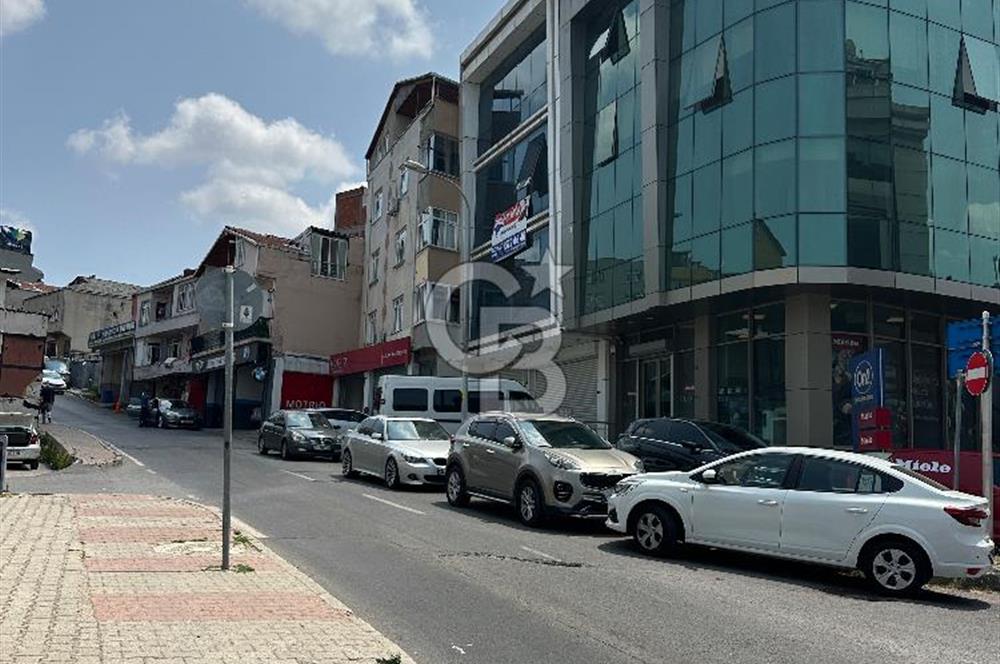 Yenisahra’da E-5 Metroya çok yakın konumda 450m2 Plaza İşyeri