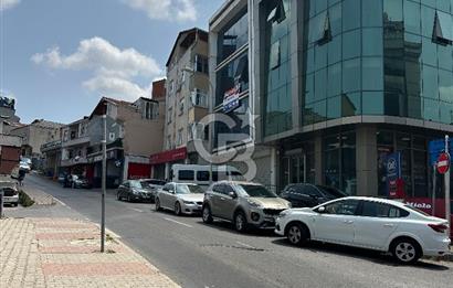 Yenisahra’da E-5 Metroya çok yakın konumda 450m2 Plaza İşyeri