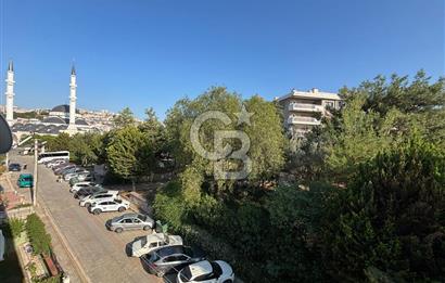 Adnan Süvari'de Park Ve Deniz Manzaralı 3+1 Ayrı Mutfaklı Daire