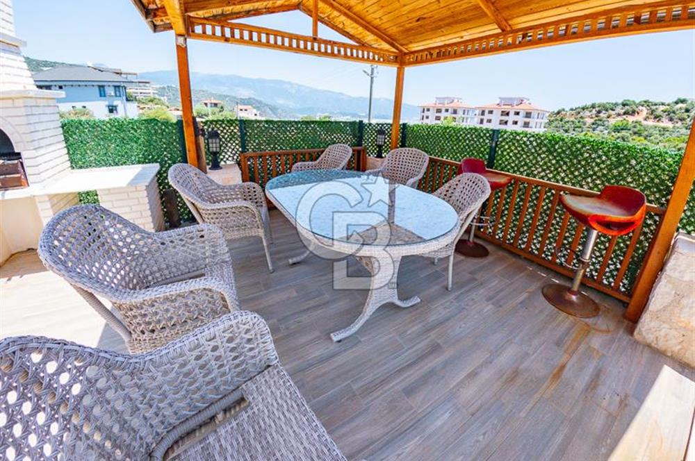 ANTALYA DEMRE DE TAŞ VE AHŞABIN ESTETİK UYUMUNDA SATILIK VİLLA