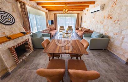 ANTALYA DEMRE DE TAŞ VE AHŞABIN ESTETİK UYUMUNDA SATILIK VİLLA