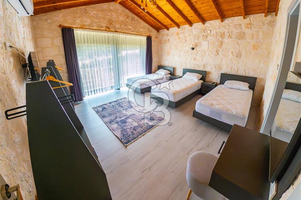 ANTALYA DEMRE DE TAŞ VE AHŞABIN ESTETİK UYUMUNDA SATILIK VİLLA