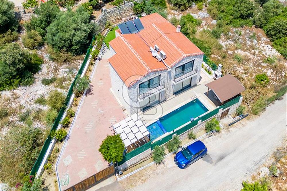 ANTALYA DEMRE DE TAŞ VE AHŞABIN ESTETİK UYUMUNDA SATILIK VİLLA