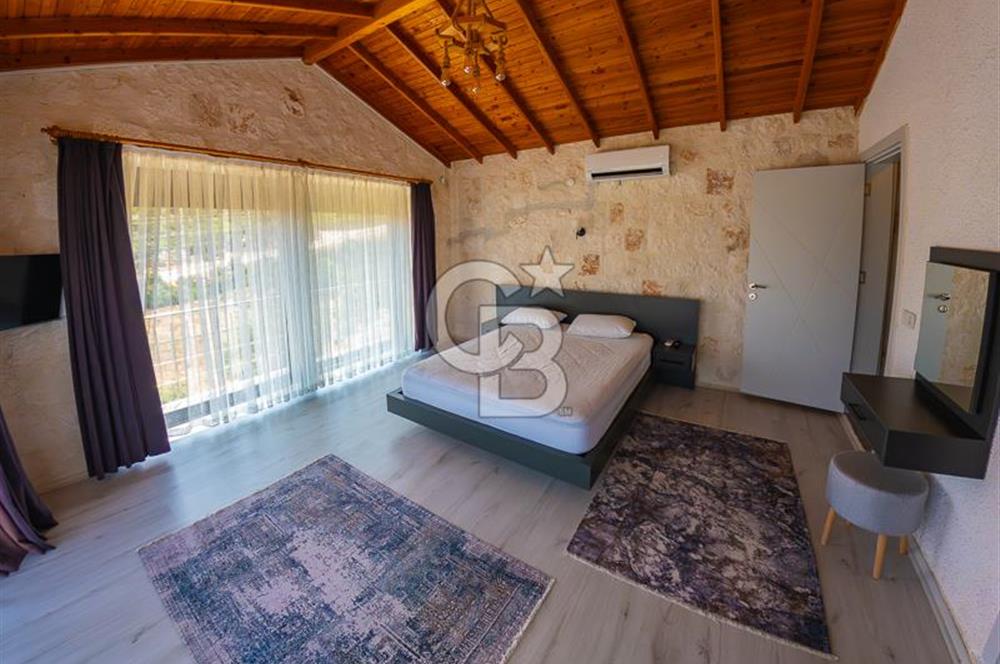 ANTALYA DEMRE DE TAŞ VE AHŞABIN ESTETİK UYUMUNDA SATILIK VİLLA