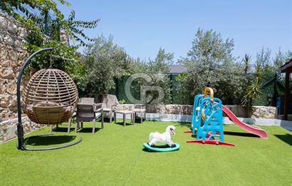 ANTALYA DEMRE DE TAŞ VE AHŞABIN ESTETİK UYUMUNDA SATILIK VİLLA