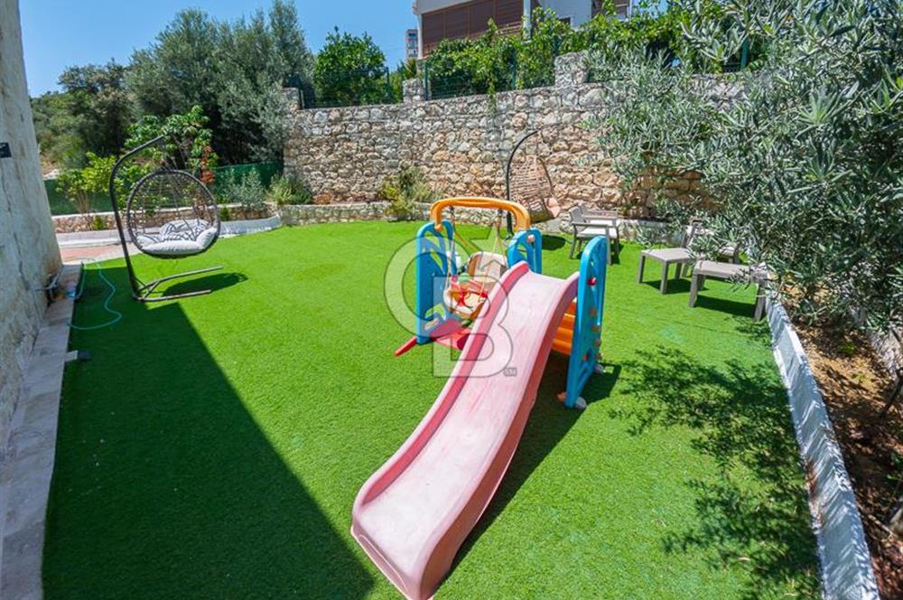 ANTALYA DEMRE DE TAŞ VE AHŞABIN ESTETİK UYUMUNDA SATILIK VİLLA