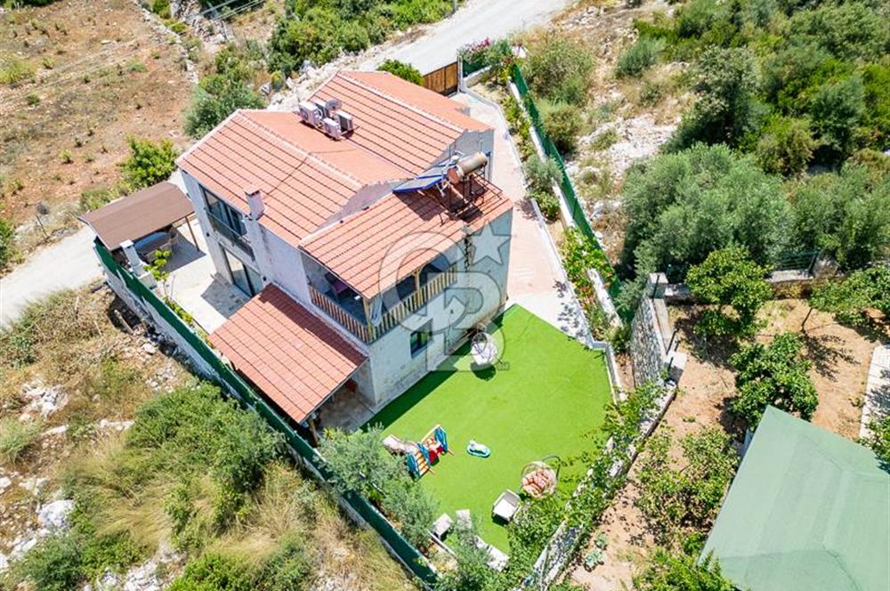 ANTALYA DEMRE DE TAŞ VE AHŞABIN ESTETİK UYUMUNDA SATILIK VİLLA