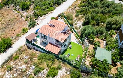 ANTALYA DEMRE DE TAŞ VE AHŞABIN ESTETİK UYUMUNDA SATILIK VİLLA