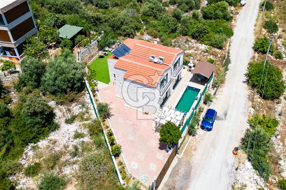 ANTALYA DEMRE DE TAŞ VE AHŞABIN ESTETİK UYUMUNDA SATILIK VİLLA