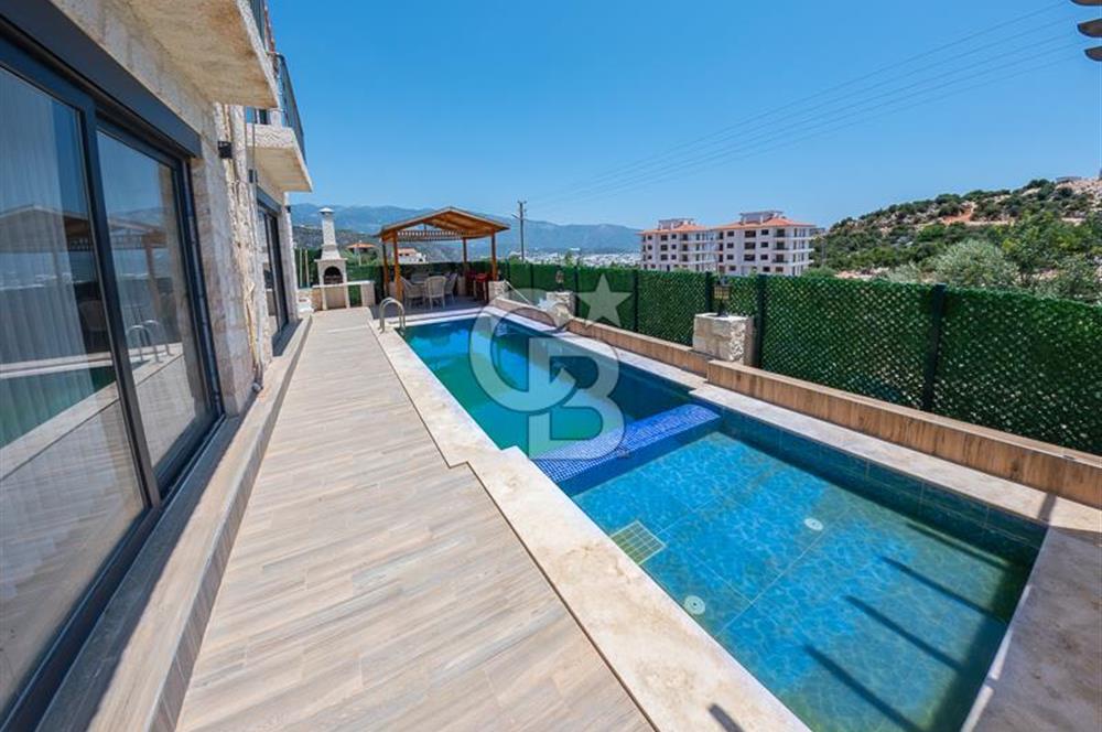ANTALYA DEMRE DE TAŞ VE AHŞABIN ESTETİK UYUMUNDA SATILIK VİLLA