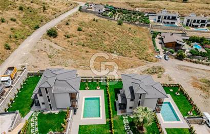 Bahçeşehir' de Müstakil 775 m2 Arsa İçinde Havuzlu Villa