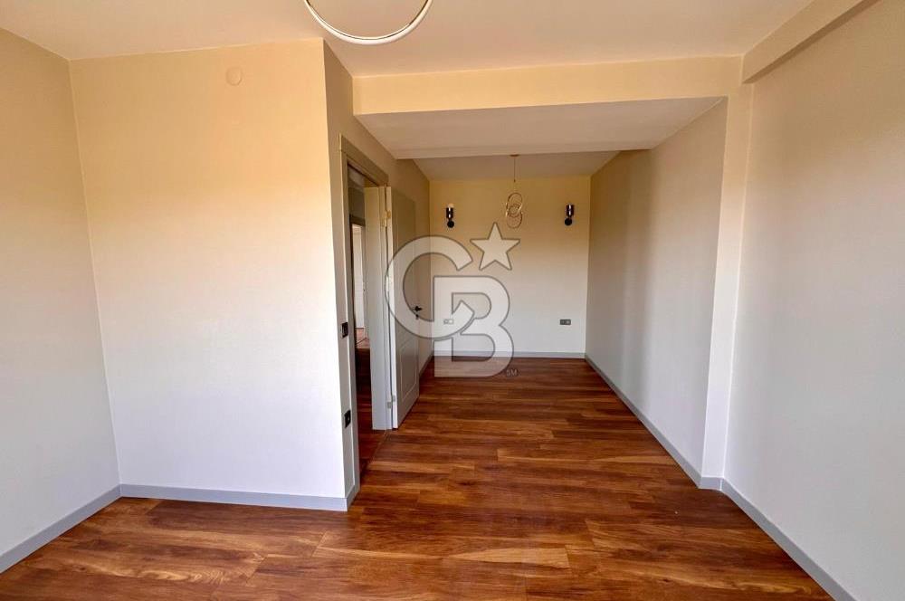 Bahçeşehir' de Müstakil 775 m2 Arsa İçinde Havuzlu Villa